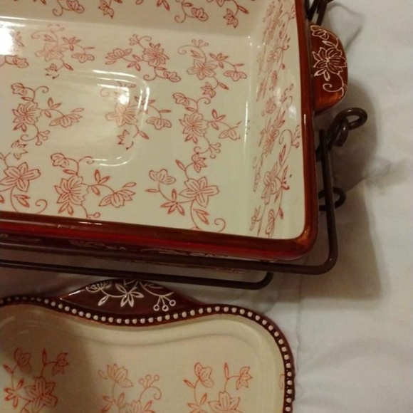 Set of Temptation Red Floral Lace Bakeware - Picture 2 of 9